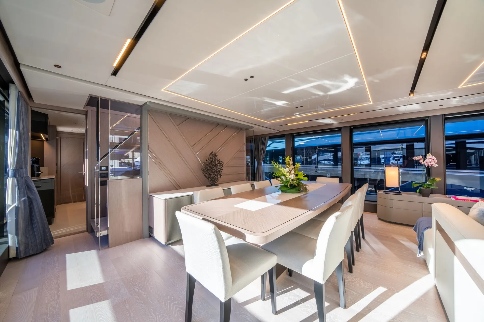 New 2027 Sunseeker 100 Yacht for Sale | Vancouver, BC | M&P Yacht Centre | 68b0e1101e8396207f04a93b