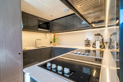 New 2027 Sunseeker 100 Yacht for Sale | Vancouver, BC | M&P Yacht Centre | 68b0e1101e8396207f04a93b