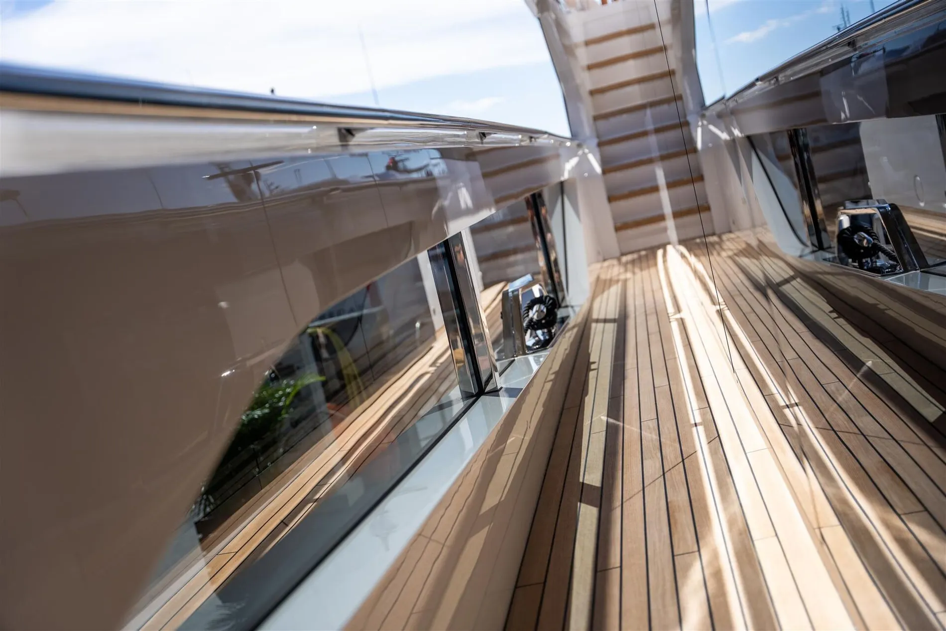 New 2027 Sunseeker 100 Yacht for Sale | Vancouver, BC | M&P Yacht Centre | 68b0e1101e8396207f04a93b