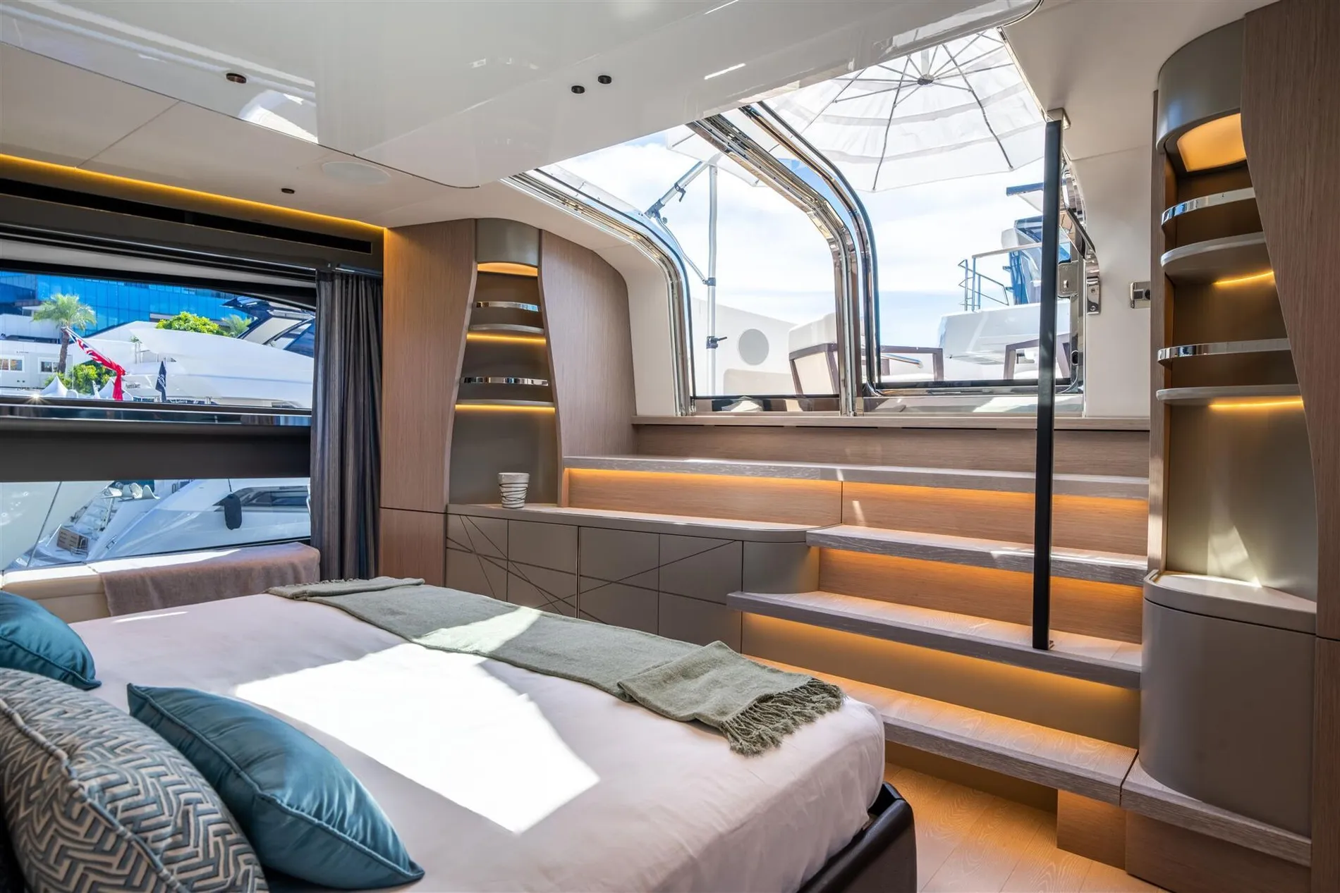 New 2027 Sunseeker 100 Yacht for Sale | Vancouver, BC | M&P Yacht Centre | 68b0e1101e8396207f04a93b