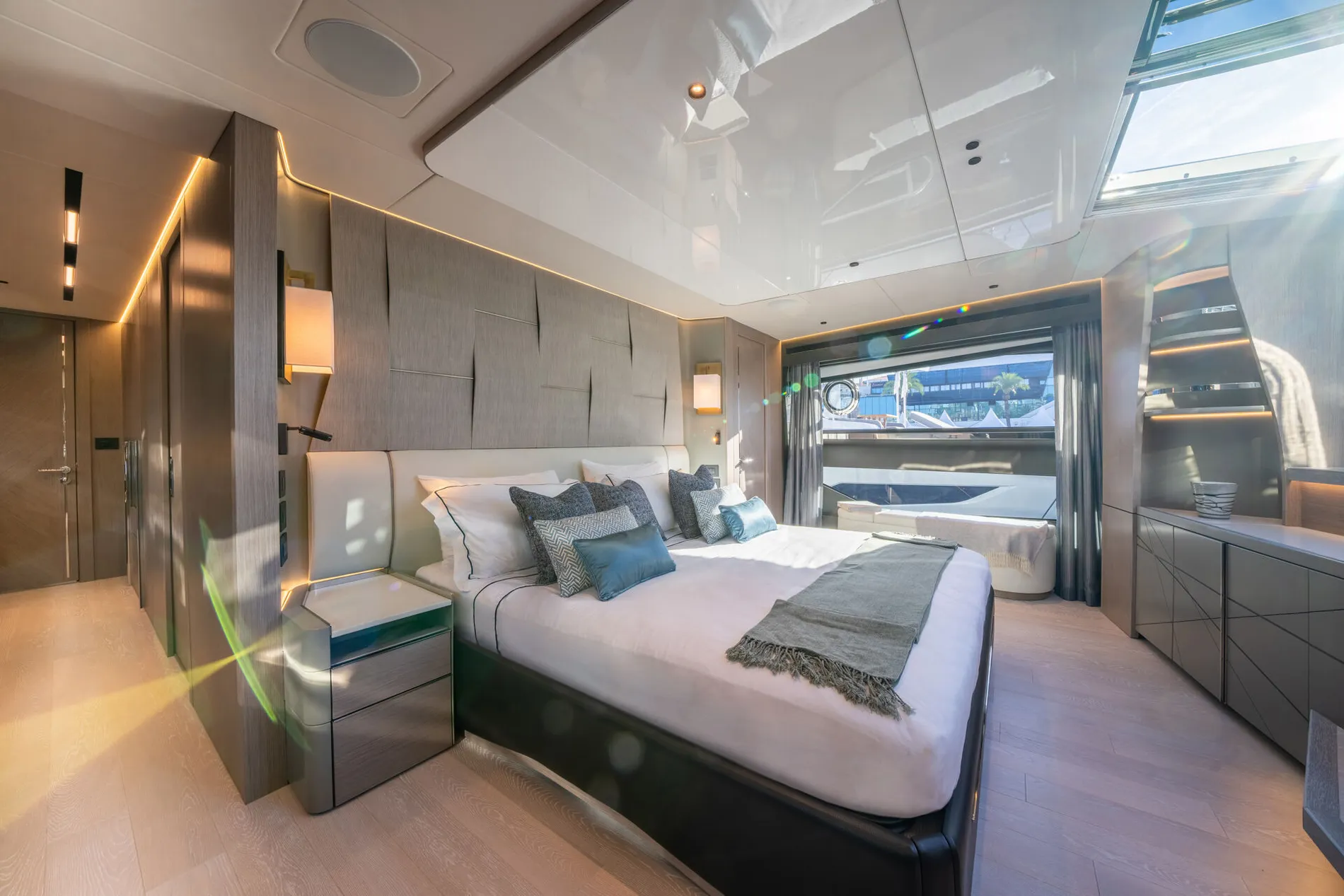 New 2027 Sunseeker 100 Yacht for Sale | Vancouver, BC | M&P Yacht Centre | 68b0e1101e8396207f04a93b