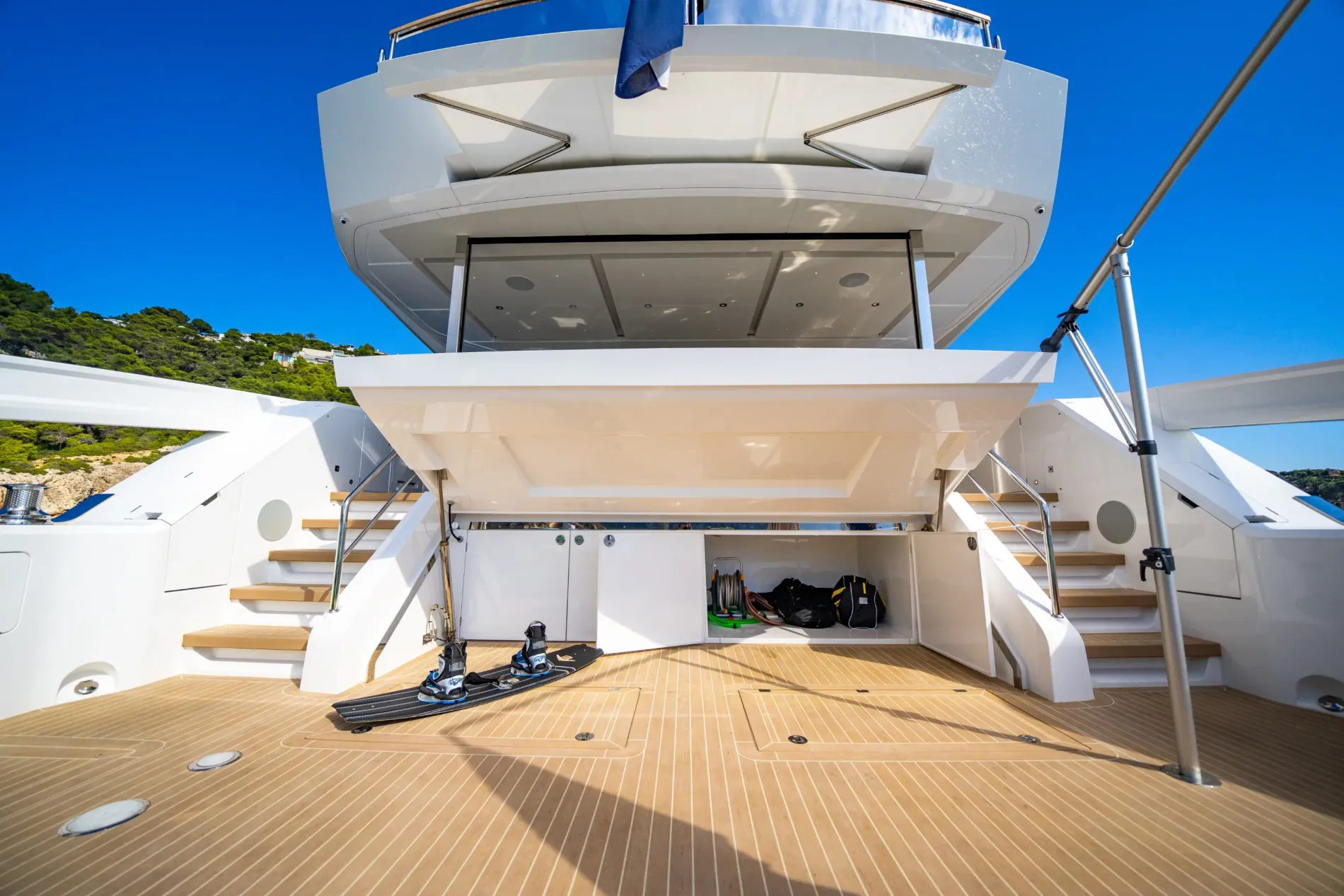 New 2027 Sunseeker 90 Ocean for Sale | Vancouver, BC | M&P Yacht Centre | 68b0e36d02d64e951a01e3d3