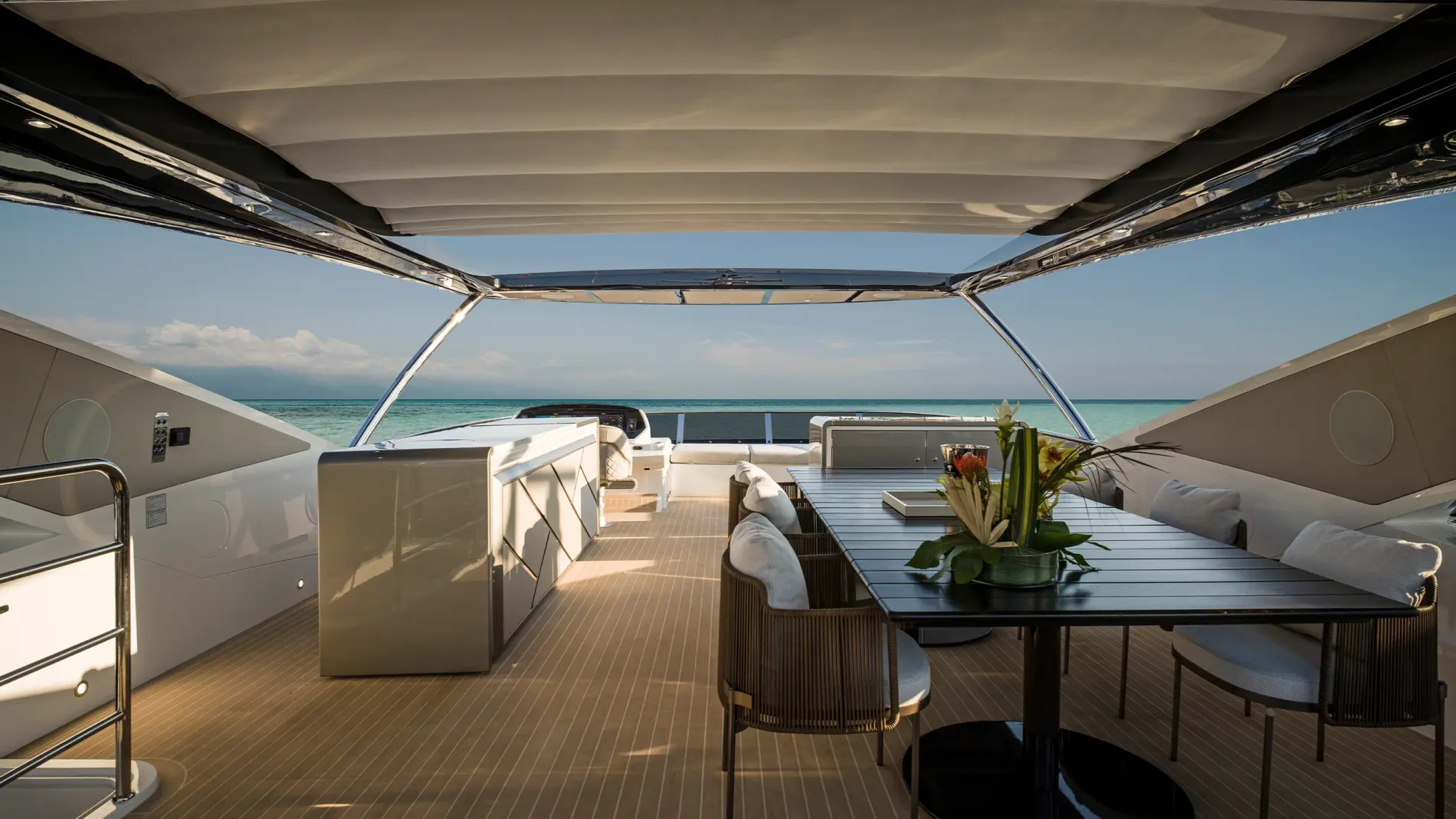 New 2027 Sunseeker 90 Ocean for Sale | Vancouver, BC | M&P Yacht Centre | 68b0e36d02d64e951a01e3d3