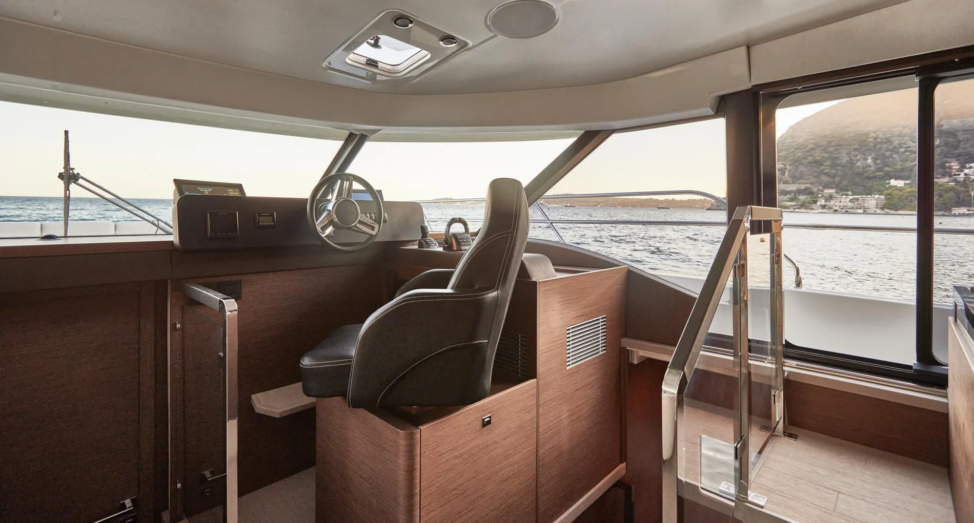 New 2027 Prestige yachts M48 for Sale | Vancouver, BC | M&P Yacht Centre | 68b0eb73b6298a649a091132