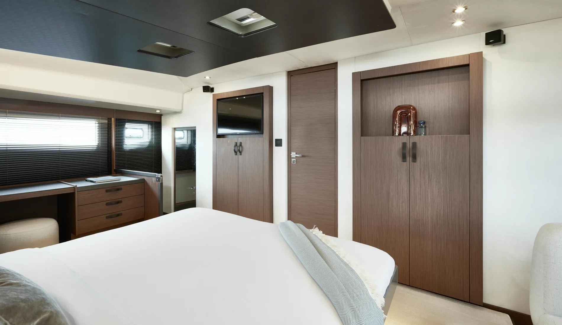 New 2027 Prestige yachts M48 for Sale | Vancouver, BC | M&P Yacht Centre | 68b0eb73b6298a649a091132