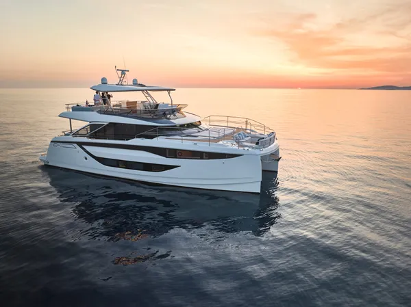 2027 Prestige M8