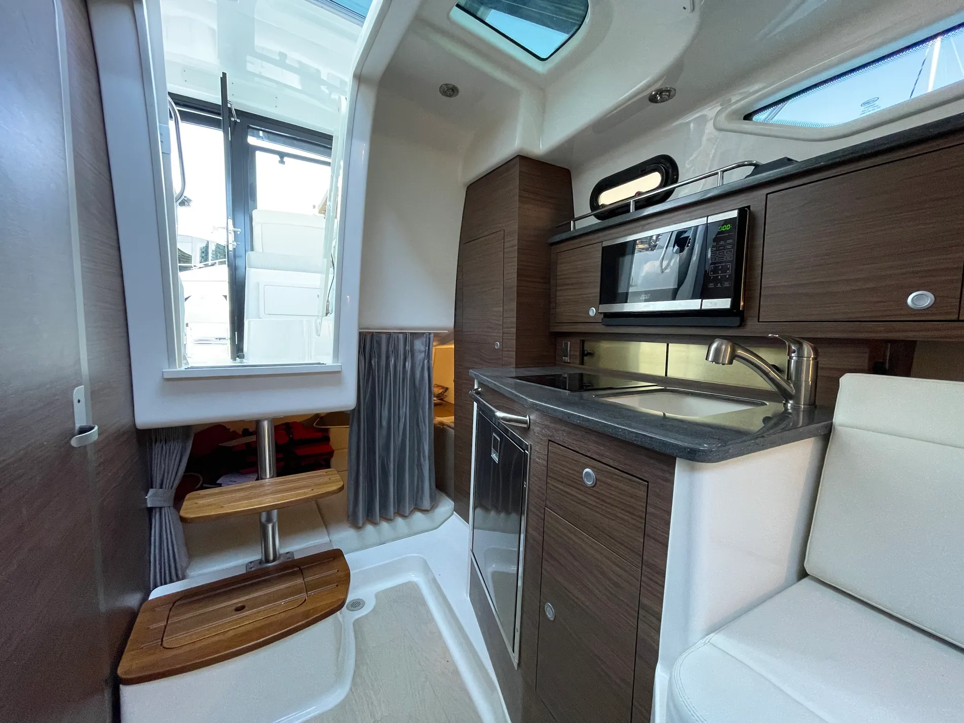 New 2026 Boston whaler 325 Conquest Pilothouse for Sale | Vancouver, BC | M&P Yacht Centre | 68ba029f97b34733670548ec