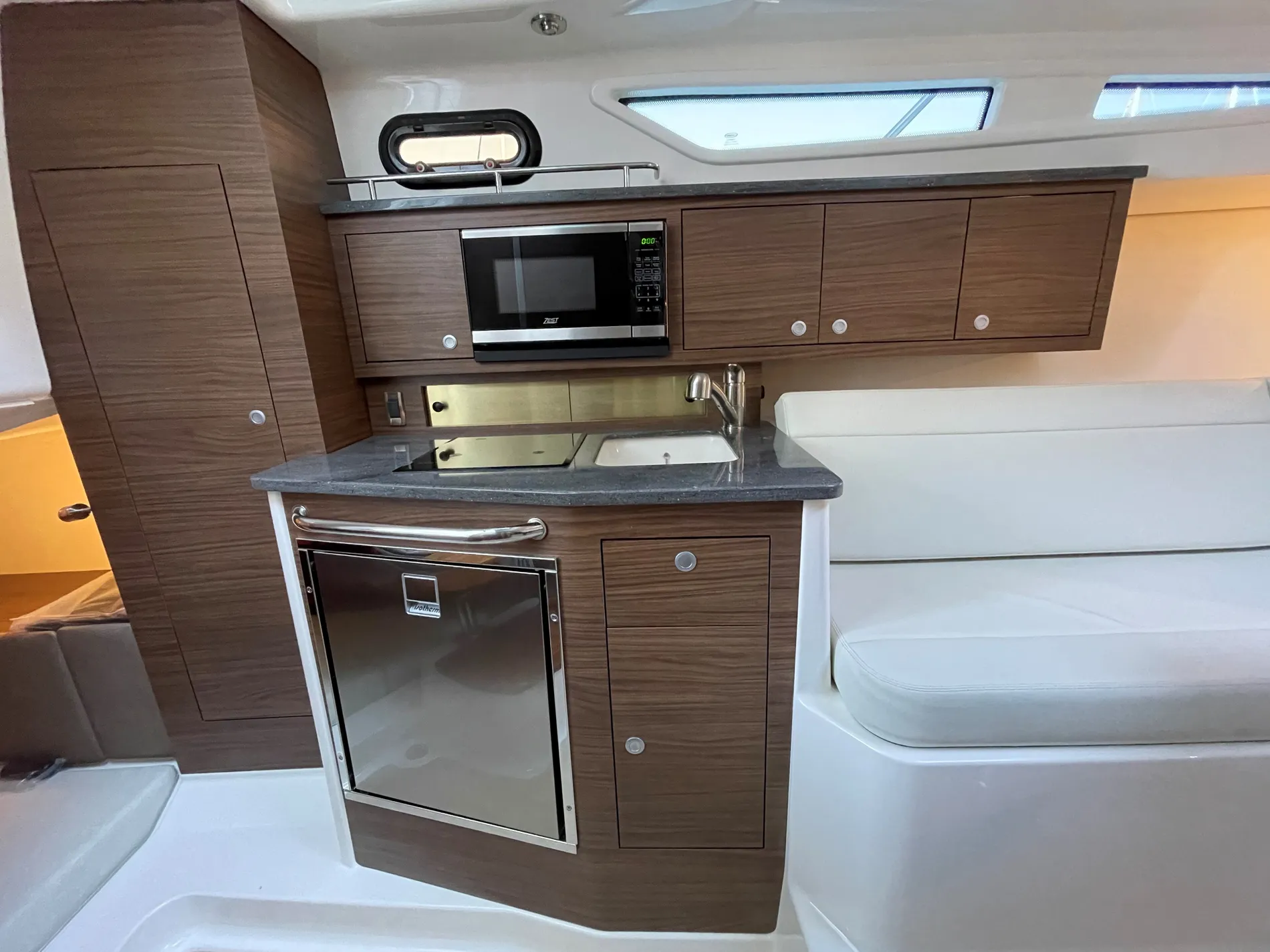 New 2026 Boston whaler 325 Conquest Pilothouse for Sale | Vancouver, BC | M&P Yacht Centre | 68ba029f97b34733670548ec