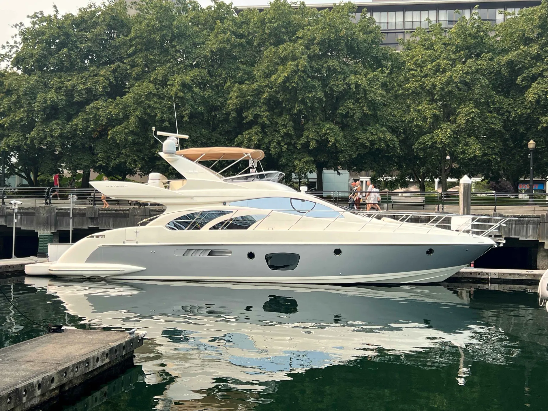Pre-Owned 2011 Azimut 55E for Sale | Vancouver, BC | M&P Yacht Centre | 67568c362d1d176a550650bf