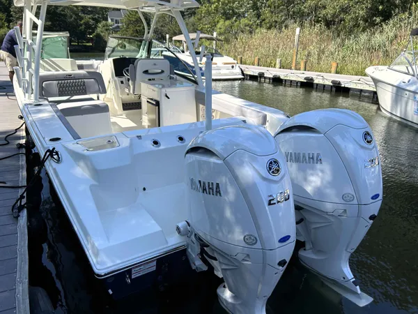 2026 Cobia 280 DC detail image 2