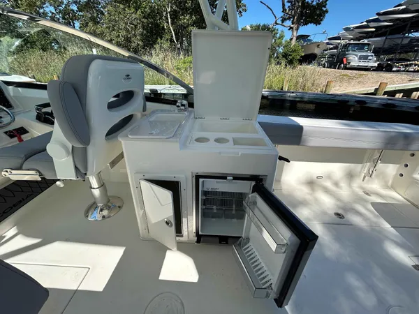 2026 Cobia 280 DC detail image 8
