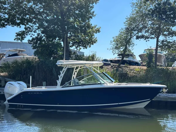 2026 Cobia 280 DC detail image 1