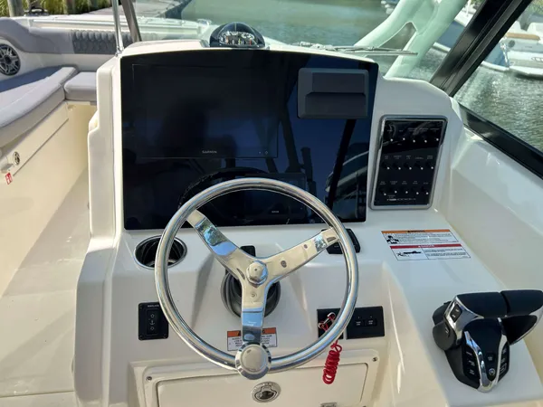2026 Cobia 280 DC detail image 10