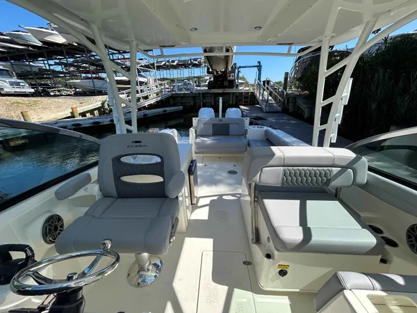 2026 Cobia 280 DC detail image 9