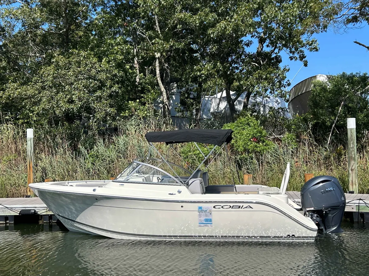 2026 Cobia 220 DC