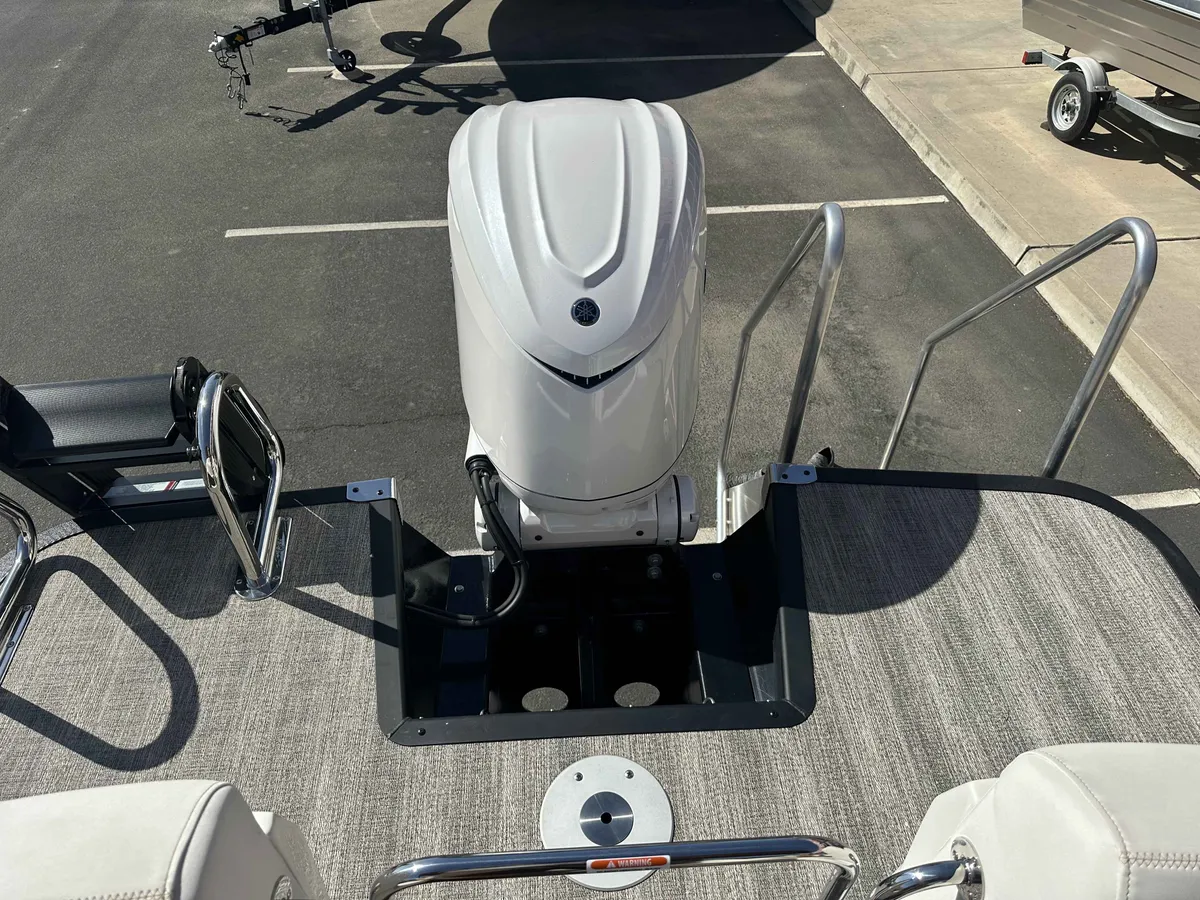 2025 Bennington 25 RXFB-4