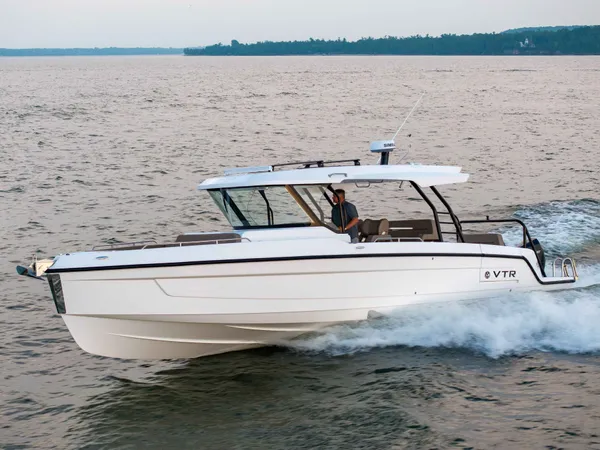 2026 Cruisers Yachts 38 VTR detail image 20