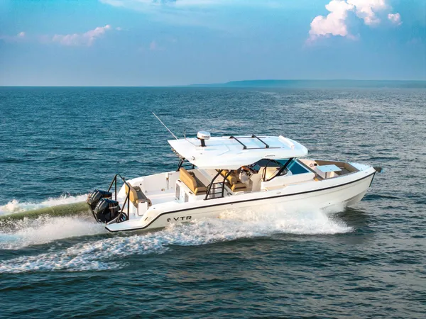 2026 Cruisers Yachts 38 VTR detail image 21