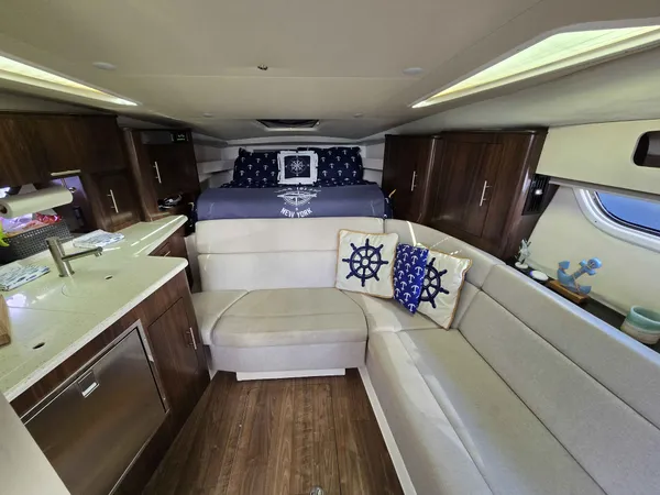 2018 Regal 35 SC detail image 16