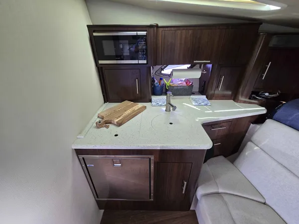 2018 Regal 35 SC detail image 17