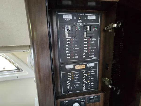 2018 Regal 35 SC detail image 21