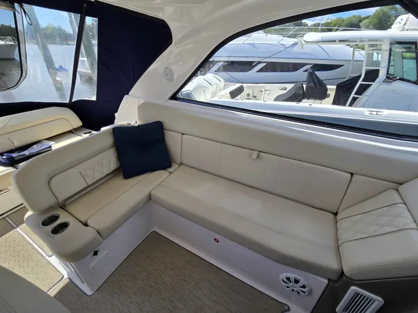 2018 Regal 35 SC detail image 10