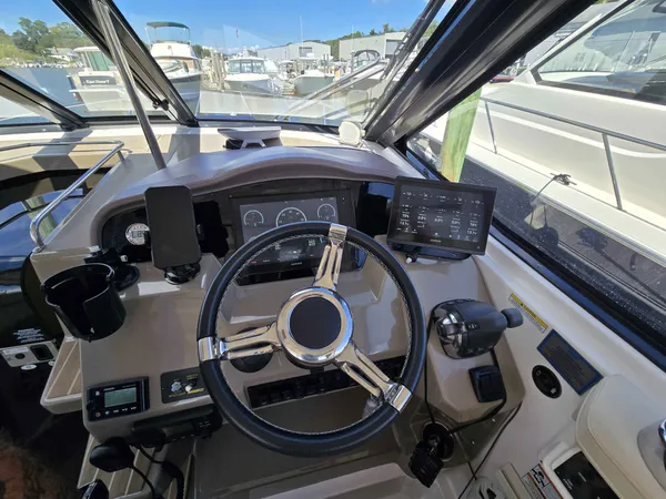 2018 Regal 35 SC detail image 13