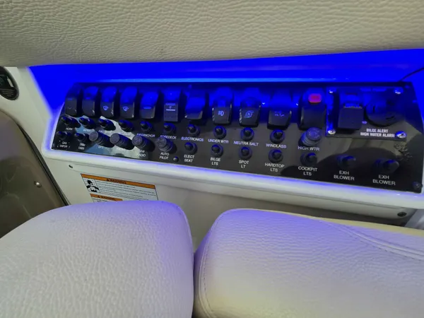 2018 Regal 35 SC detail image 14