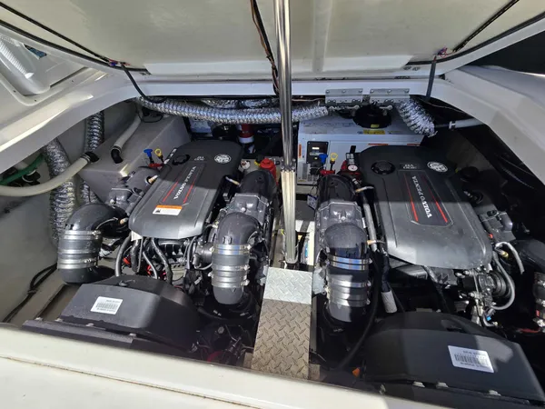 2018 Regal 35 SC detail image 22