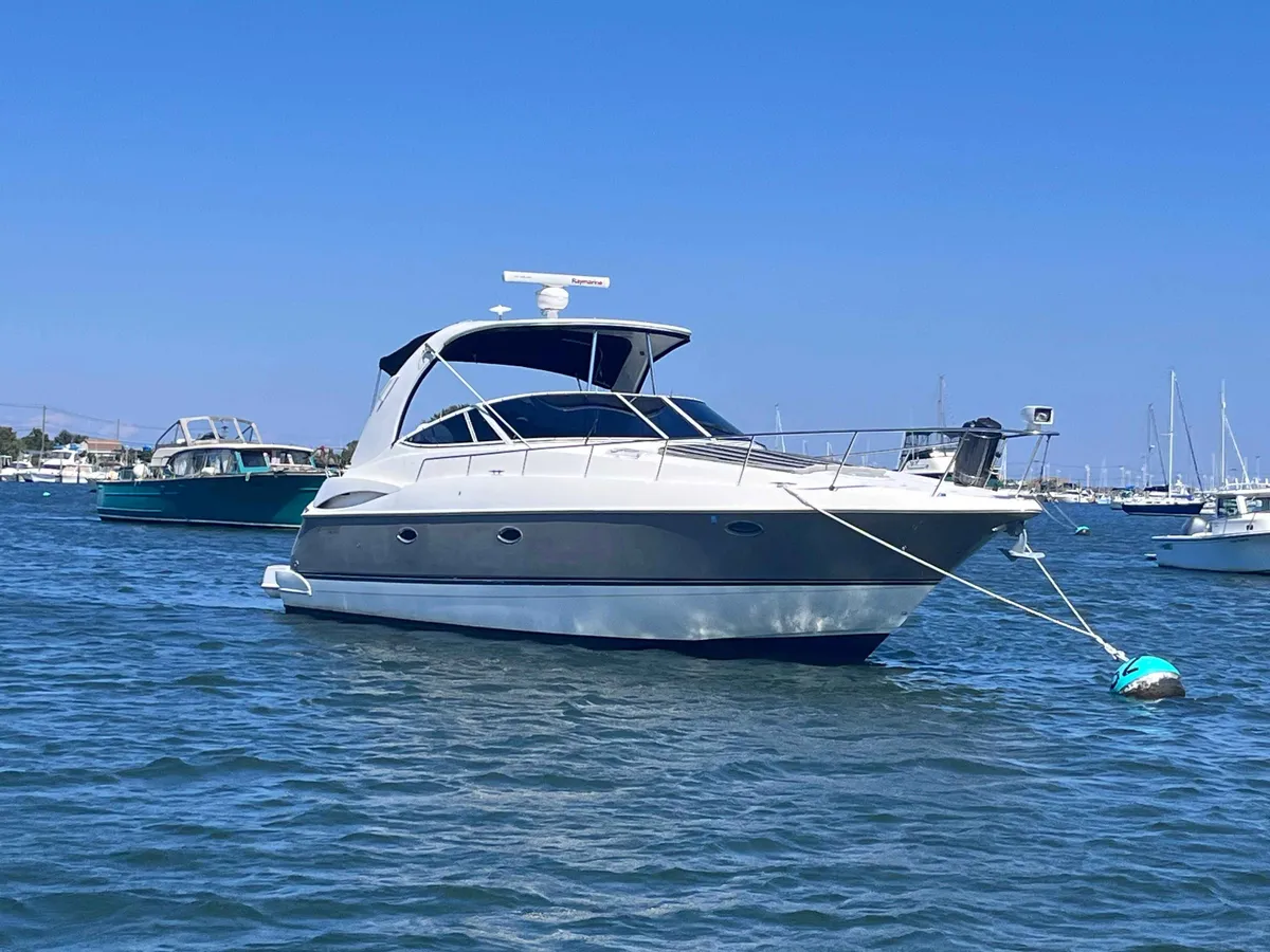 2007 Cruisers Yachts 370 EXPRESS