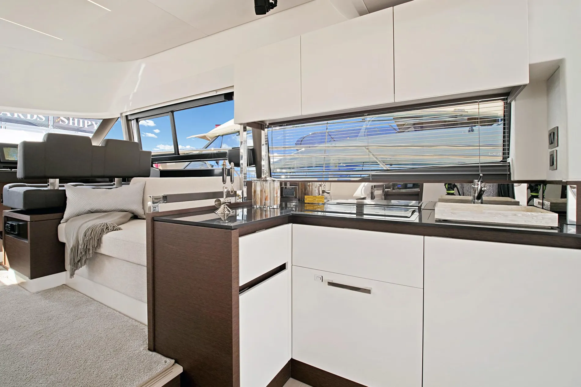 New 2027 Prestige yachts 460S for Sale | Vancouver, BC | M&P Yacht Centre | 68c9f99f39f2573c7c024cb7