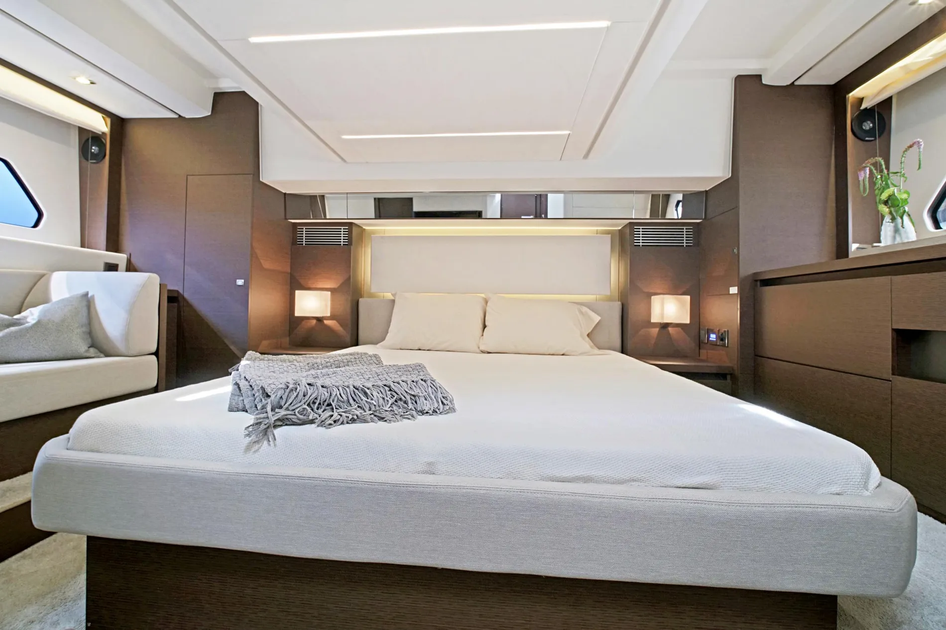 New 2027 Prestige yachts 460S for Sale | Vancouver, BC | M&P Yacht Centre | 68c9f99f39f2573c7c024cb7