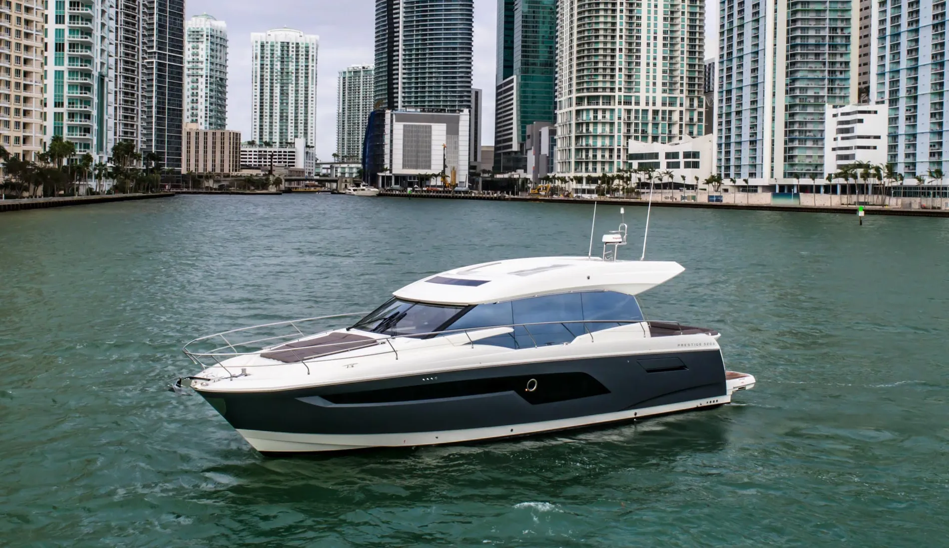 New 2027 Prestige yachts 520S for Sale | Vancouver, BC | M&P Yacht Centre | 68c9fb19346edbf0f207583d