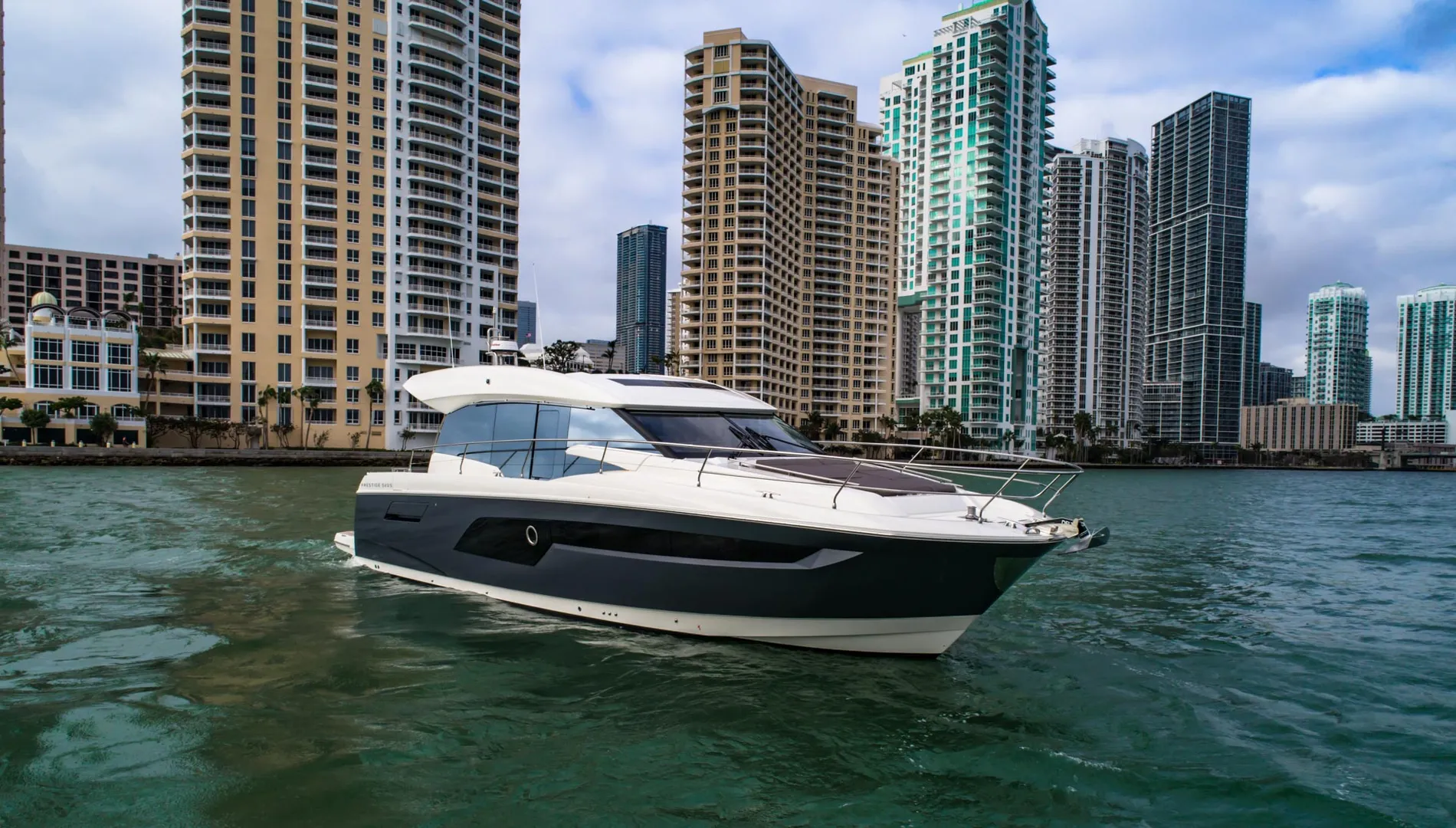 New 2027 Prestige yachts 520S for Sale | Vancouver, BC | M&P Yacht Centre | 68c9fb19346edbf0f207583d