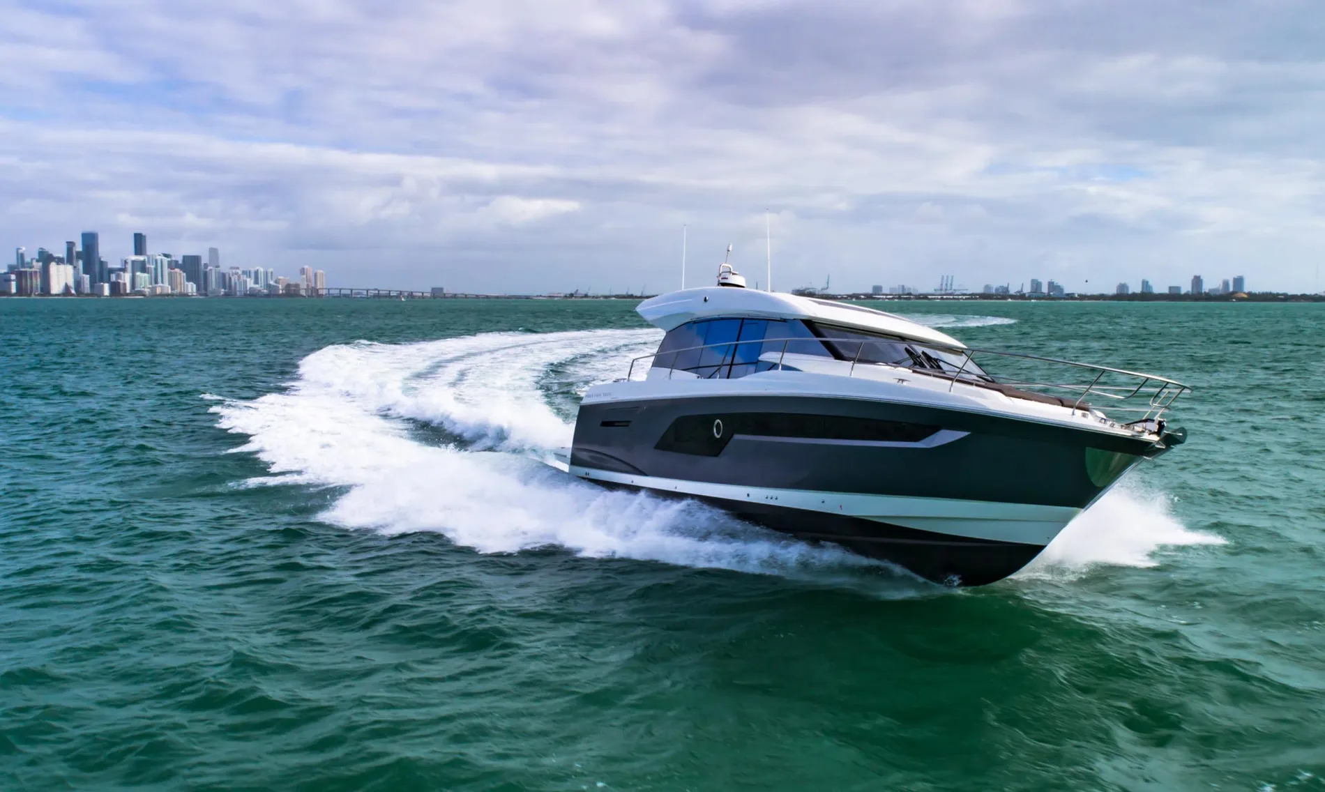 New 2027 Prestige yachts 520S for Sale | Vancouver, BC | M&P Yacht Centre | 68c9fb19346edbf0f207583d