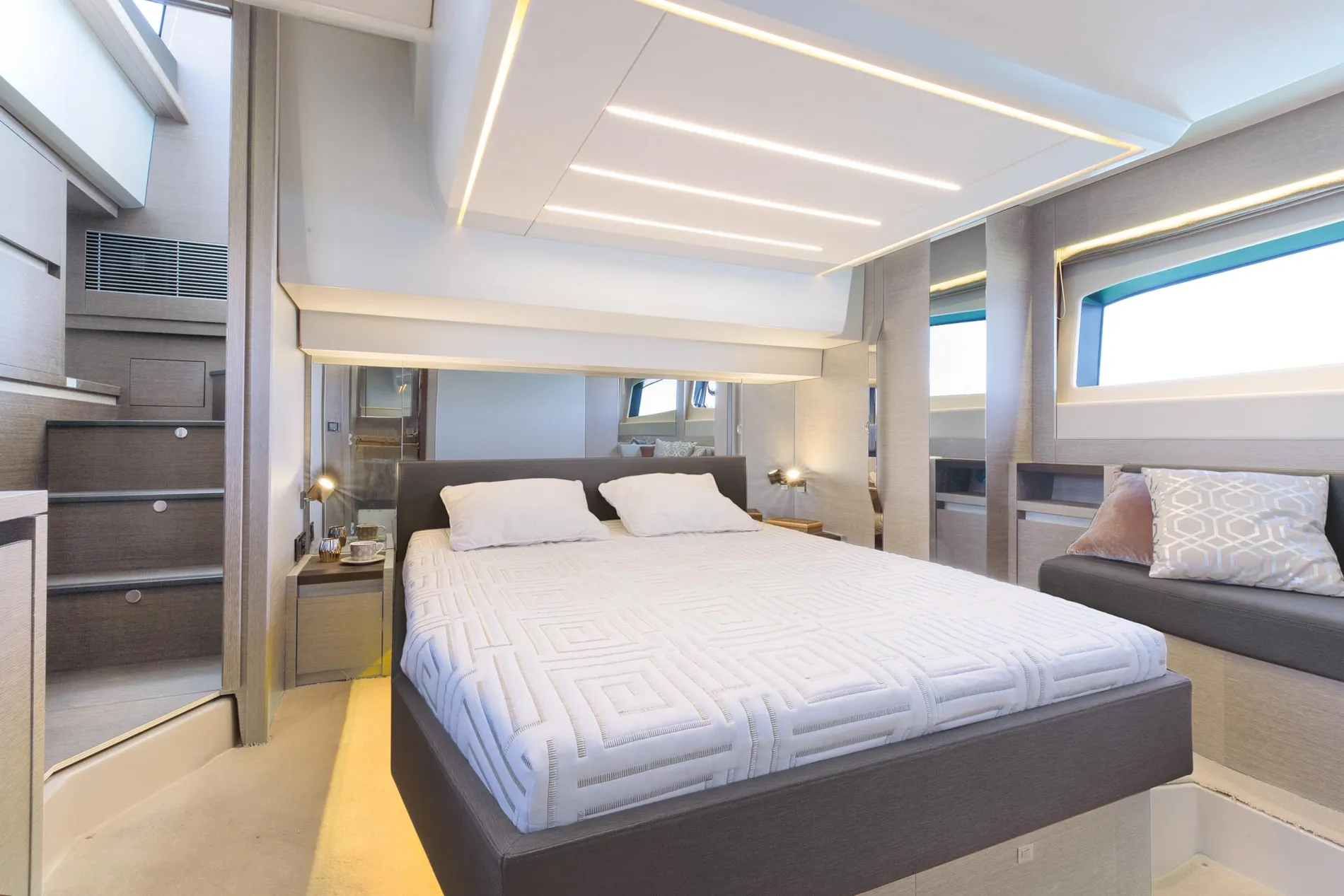 New 2027 Prestige yachts 520S for Sale | Vancouver, BC | M&P Yacht Centre | 68c9fb19346edbf0f207583d