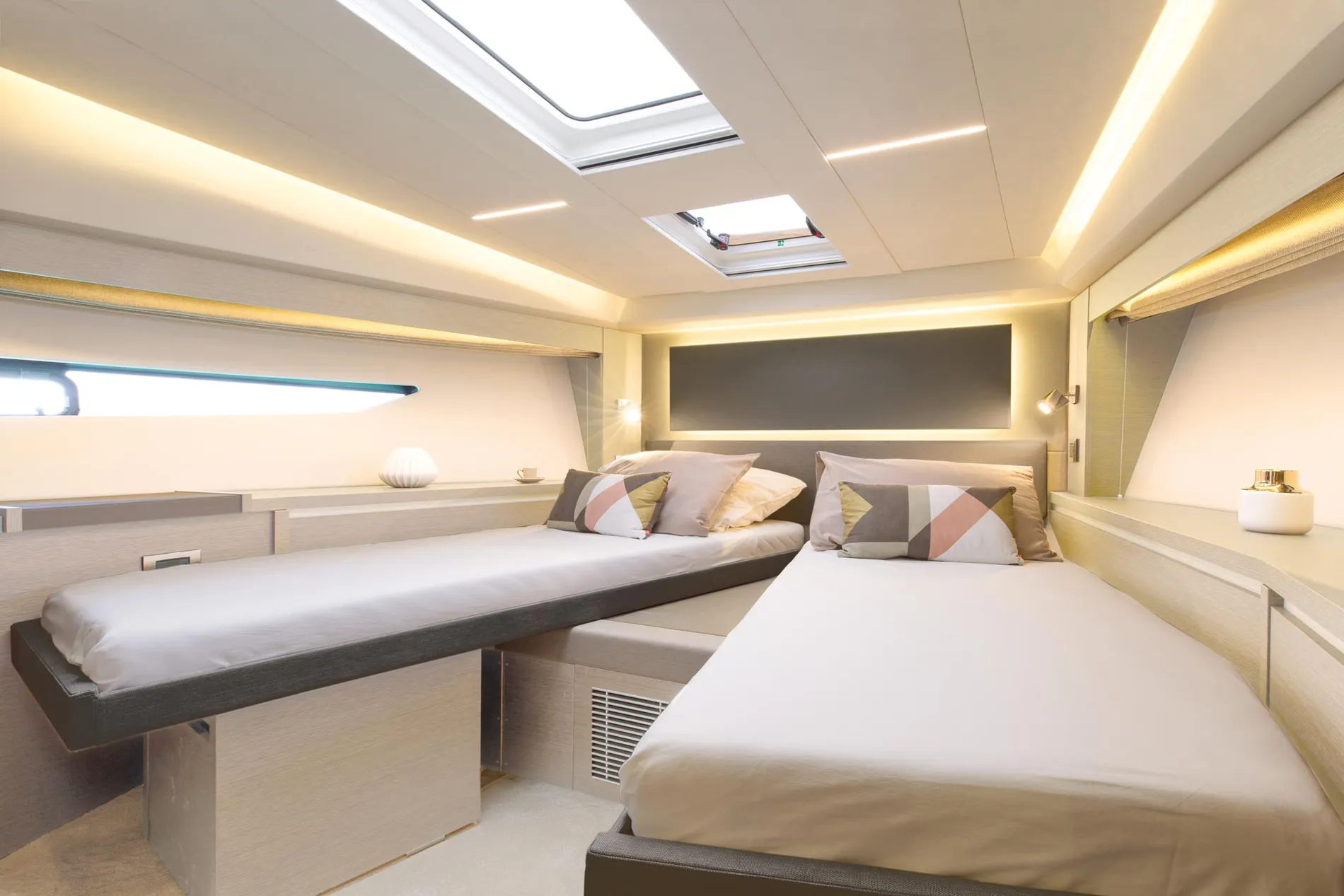 New 2027 Prestige yachts 520S for Sale | Vancouver, BC | M&P Yacht Centre | 68c9fb19346edbf0f207583d