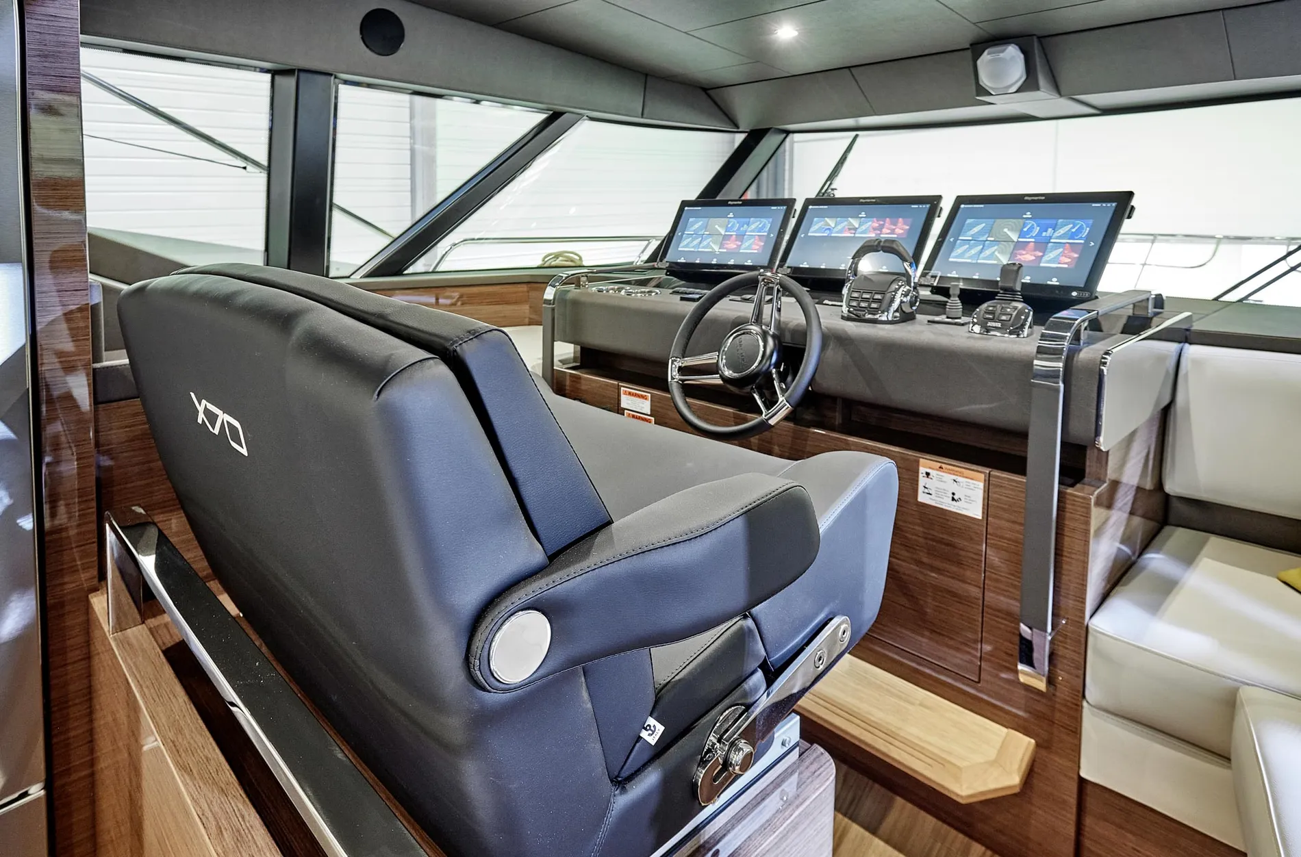 New 2027 Prestige yachts X70 for Sale | Vancouver, BC | M&P Yacht Centre | 68c9fd421f693a85880bda58