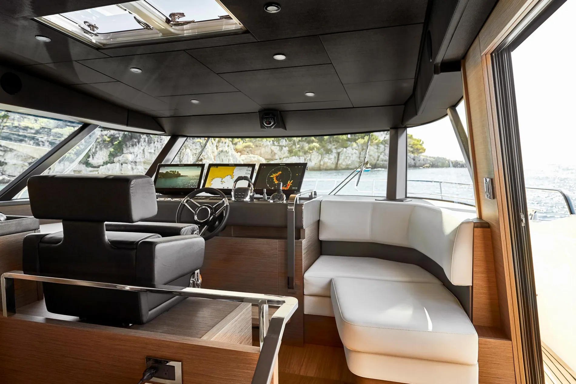 New 2027 Prestige yachts X70 for Sale | Vancouver, BC | M&P Yacht Centre | 68c9fd421f693a85880bda58