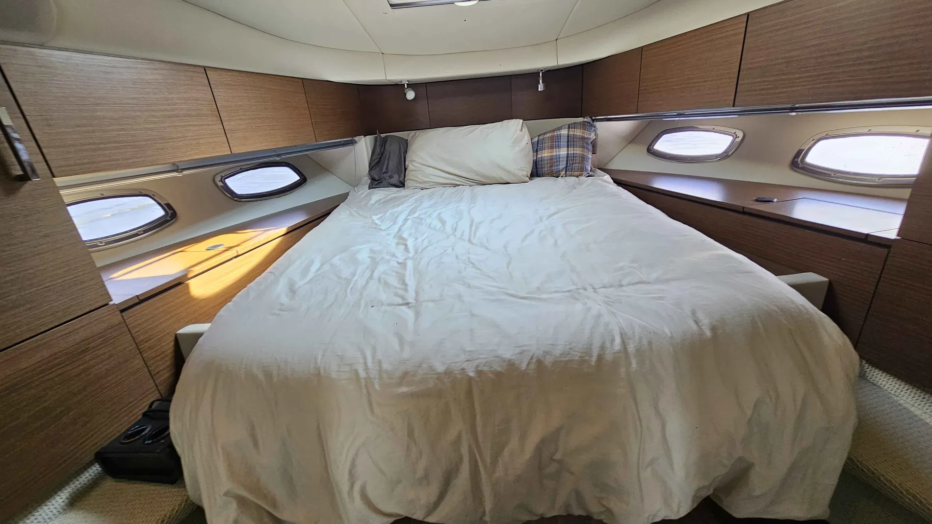 Pre-Owned 2013 Sea ray 470 Sundancer for Sale | Vancouver, BC | M&P Yacht Centre | 68cb35a1941b4b58a90b83c0