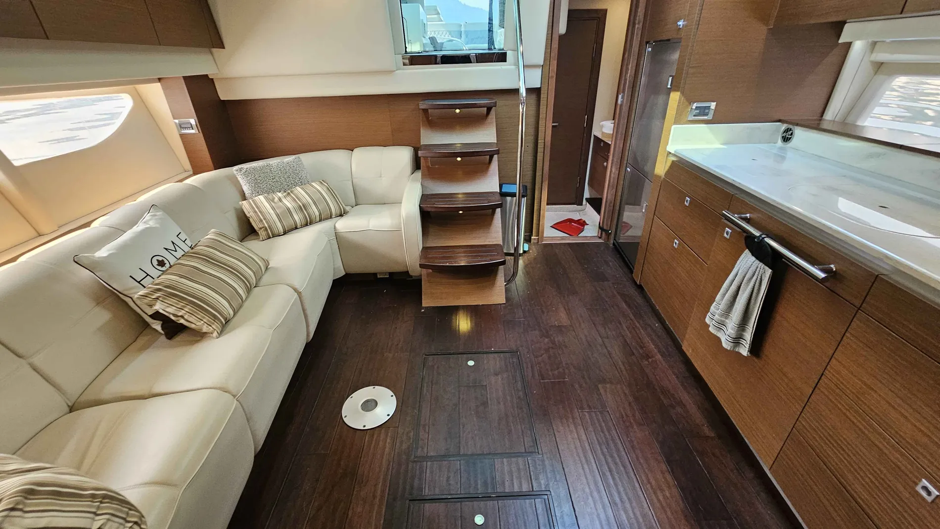 Pre-Owned 2013 Sea ray 470 Sundancer for Sale | Vancouver, BC | M&P Yacht Centre | 68cb35a1941b4b58a90b83c0