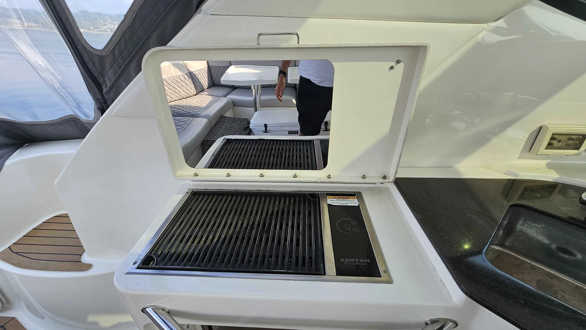 Pre-Owned 2013 Sea ray 470 Sundancer for Sale | Vancouver, BC | M&P Yacht Centre | 68cb35a1941b4b58a90b83c0