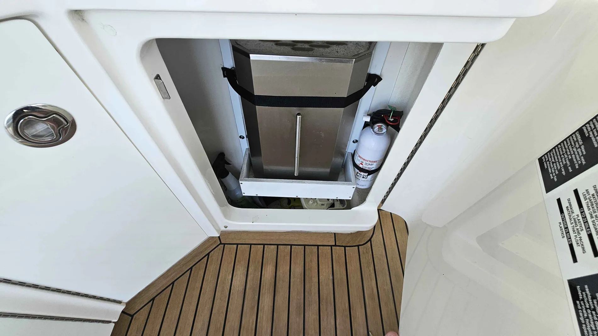 Pre-Owned 2013 Sea ray 470 Sundancer for Sale | Vancouver, BC | M&P Yacht Centre | 68cb35a1941b4b58a90b83c0