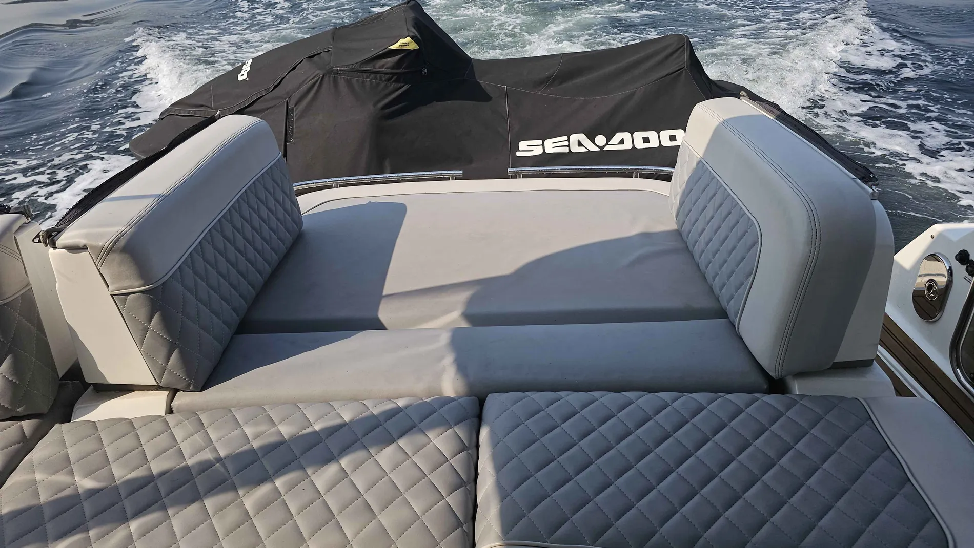 Pre-Owned 2013 Sea ray 470 Sundancer for Sale | Vancouver, BC | M&P Yacht Centre | 68cb35a1941b4b58a90b83c0