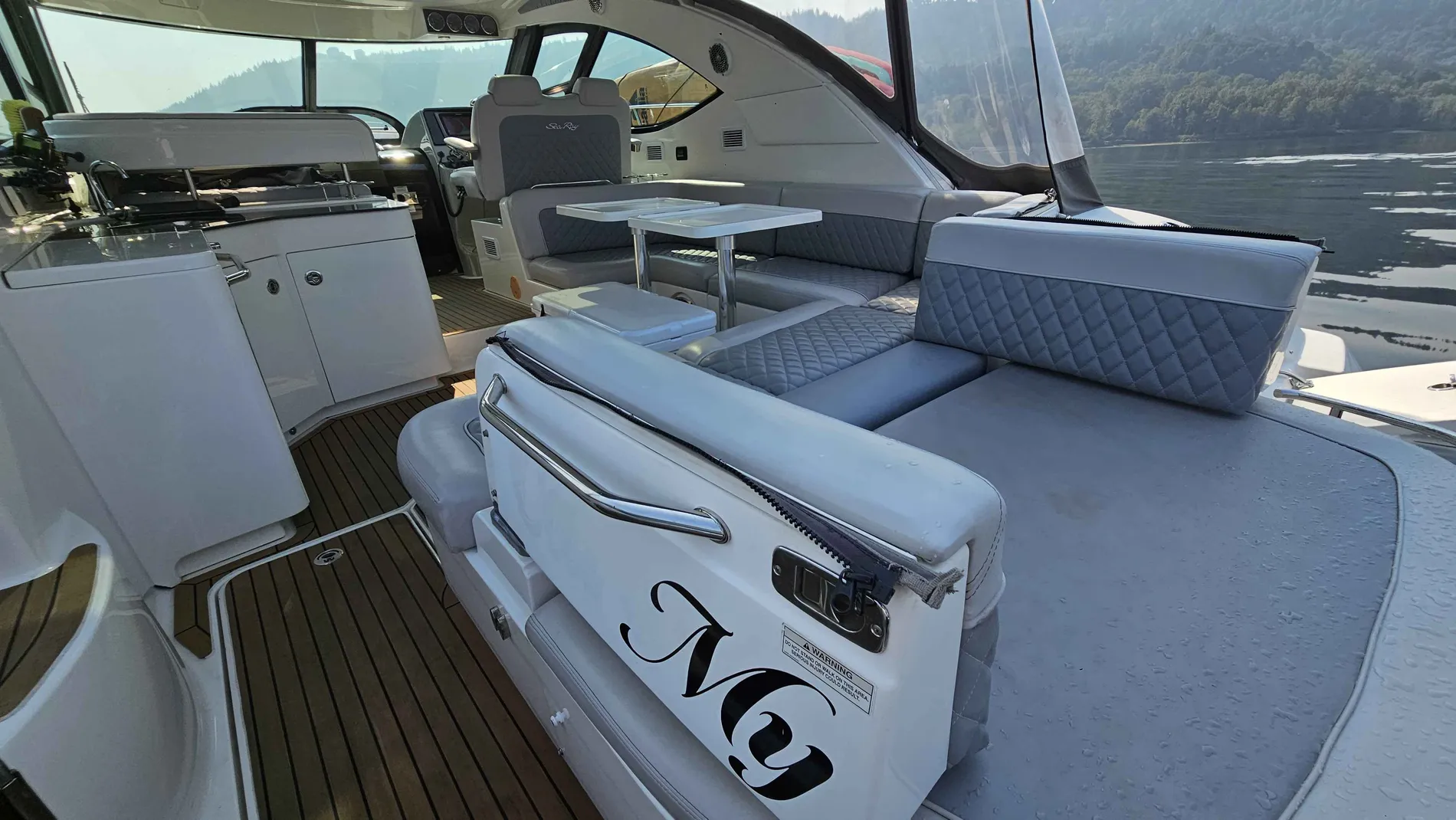 Pre-Owned 2013 Sea ray 470 Sundancer for Sale | Vancouver, BC | M&P Yacht Centre | 68cb35a1941b4b58a90b83c0