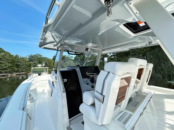 2026 Pursuit S 358 detail image 8