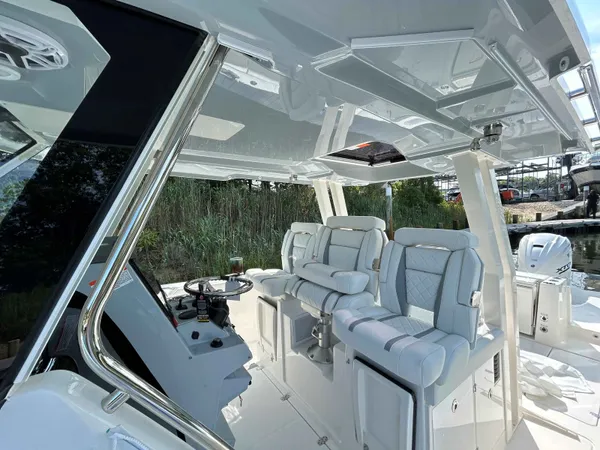 2026 Pursuit S 358 detail image 11