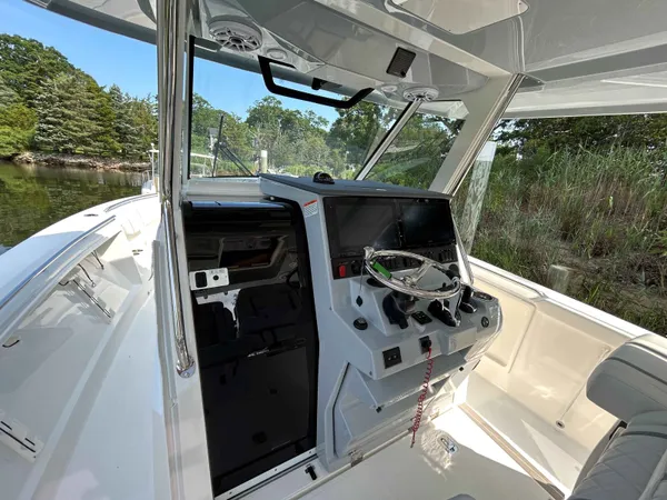 2026 Pursuit S 358 detail image 12