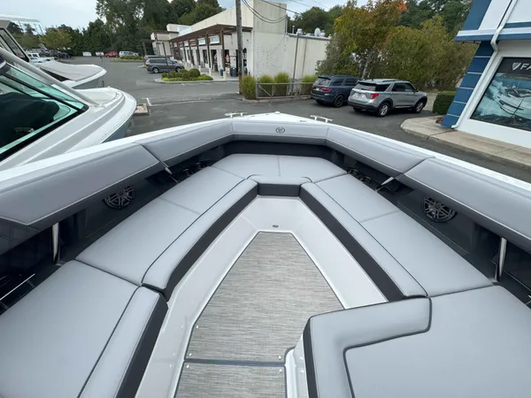 2025 Cobalt R33 OB detail image 22