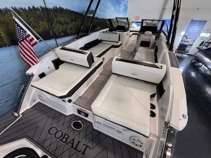 2026 Cobalt R8 Outboard